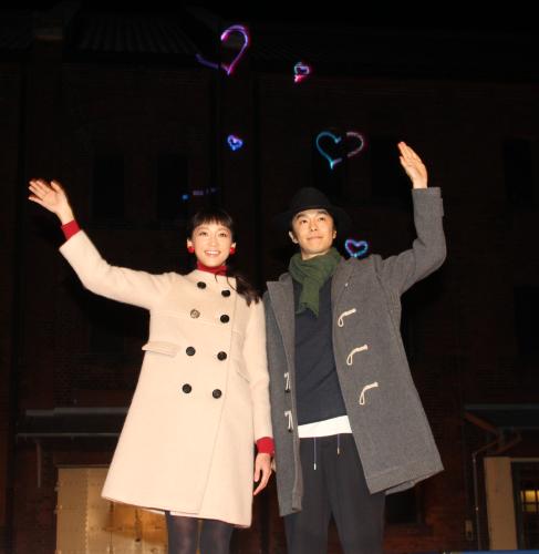 イベントに出席した杏（左）と長谷川博己