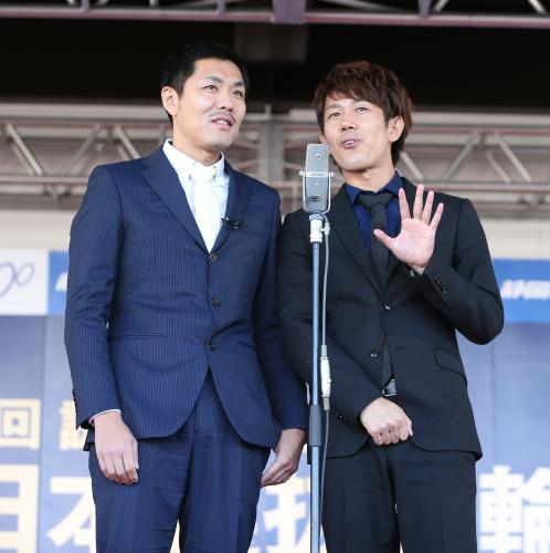 静岡競輪でイベントを行ったトータルテンボスの藤田憲右（左）と大村朋宏