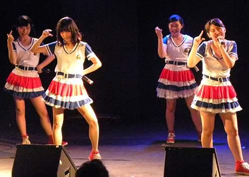 「ｍｉｎＡｍｉｎ」の（左から）田口空、松井りお、寺岡咲希、中谷梨紗