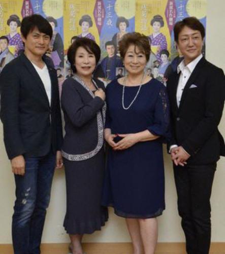新派名作劇場の合同取材会に出席した（左から）松村雄基、波乃久里子、水谷八重子、市川春猿