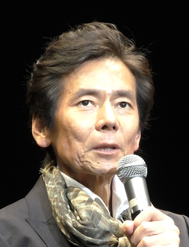 ５日、舞台「ＴＨＥ　ＷＩＮＤＳ　ＯＦ　ＧＯＤ」東京千秋楽のあいさつ冒頭でステージに上った今井雅之さん。復帰の願いはかなわなかった