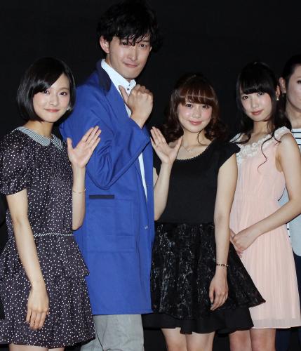 「心霊写真部　劇場版」初日舞台あいさつに登場した（左から）谷内里早、伊藤陽佑、奥仲麻琴、上野優華