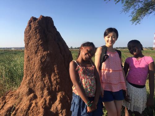 ＴＢＳ「ナイナイの海外定住実験バラエティー“世界のどっかにホウチ民”」で、ザンビアで奮闘している田中美晴