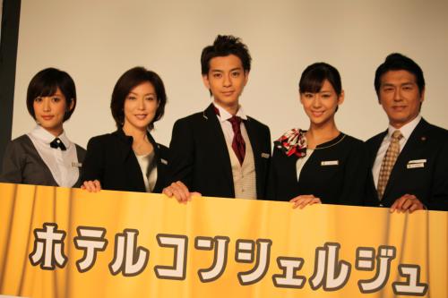 ＴＢＳドラマ「ホテルコンシェルジュ」制作発表に出席した（左から）夏菜、若村麻由美、三浦翔平、西内まりや、高橋克典