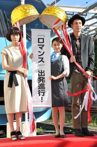 映画「ロマンス」のイベントに出席した（左から）タナダユキ監督、大島優子、大倉孝二