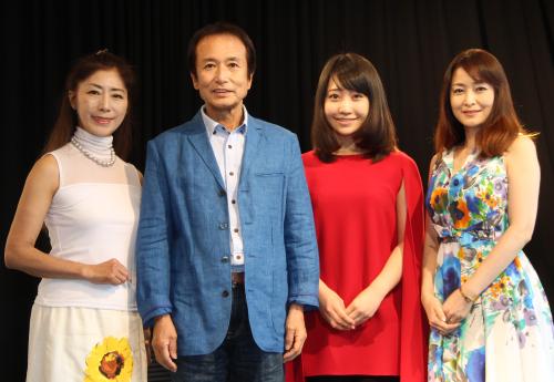 舞台「遠き夏の日」製作発表の会見に出席した（左から）風祭ゆき、石田信之、中西悠綺、牛尾田恭代