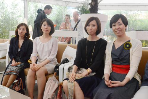 ロカルノ国際映画祭で最優秀女優賞に選ばれた４人。右から田中幸恵さん、菊池葉月さん、三原麻衣子さん、川村りらさん