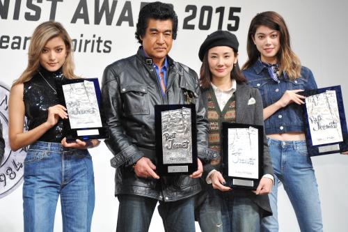 第３２回「ベストジーニスト２０１５」を受賞した（左より）ローラ、藤岡弘、、吉田羊、森星