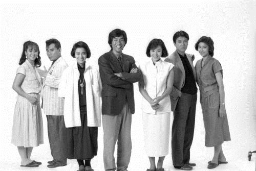 ８６年のドラマ「男女７人夏物語」のメンバー。左から、小川みどり、片岡鶴太郎、池上季実子、明石家さんま、大竹しのぶ、奥田瑛二、賀来千香子
