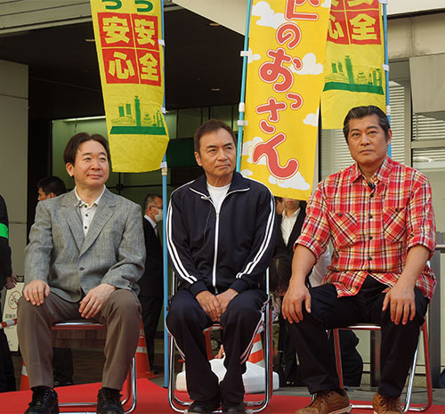 防犯被害防止キャンペーンに参加した中村梅雀、西郷輝彦、松平健（左から）