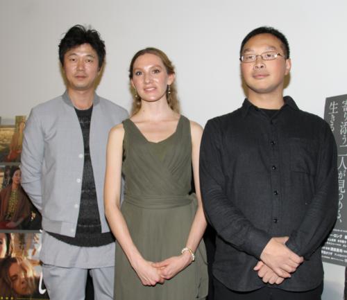 映画「さようなら」初日舞台あいさつに登壇した（左から）新井浩文、ブライアリー・ロング、深田晃司監督