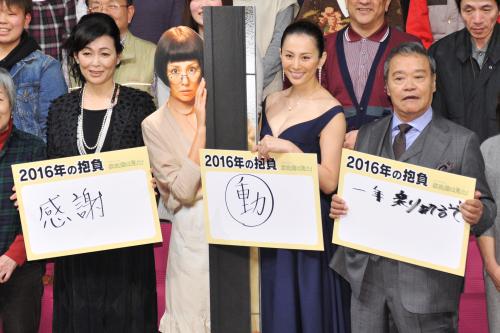 ドラマスペシャル「家政婦は見た！」試写会＆舞台あいさつに登壇した（左から）財前直見、米倉涼子、西田敏行