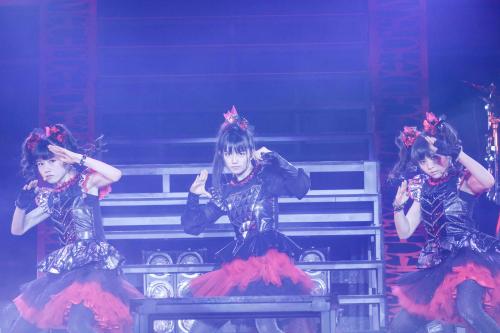 横浜アリーナ公演で来年の東京ドーム公演開催を発表したＢＡＢＹＭＥＴＡＬ（左から）ＹＵＩＭＥＴＡＬ、ＳＵ－ＭＥＴＡＬ、ＭＯＡＭＥＴＡＬ