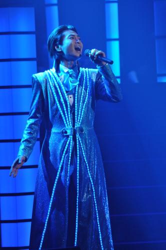 東京国際フォーラムホールで冬恒例の「きよしこの夜」公演を行った氷川きよし
