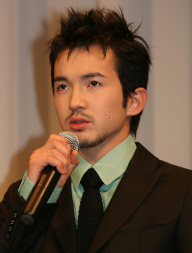 自身のブログで結婚を発表した俳優の浅利陽介