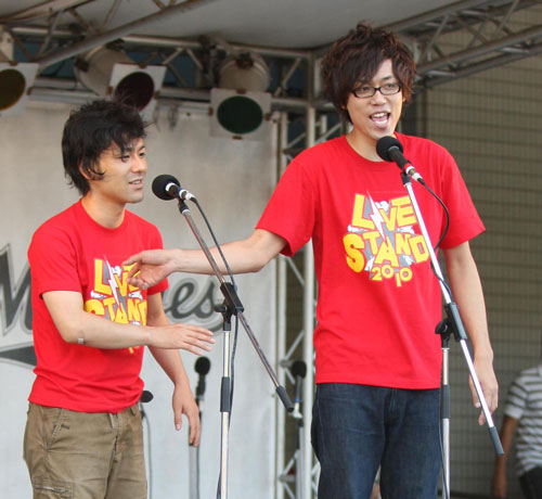 「エリートヤンキー」の橘実（左）と西島永悟（１０年７月１４日撮影）