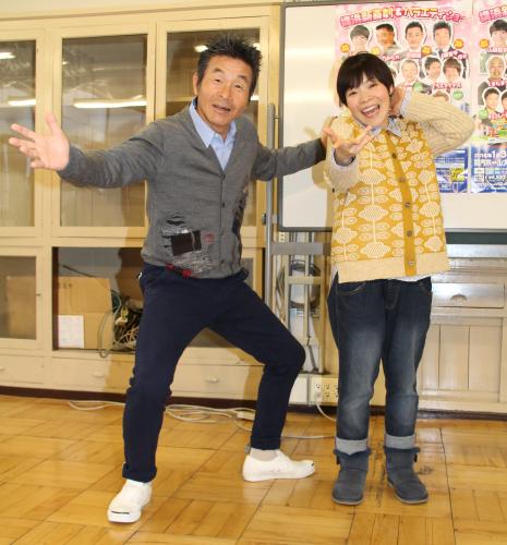 「横浜新喜劇＆バラエティショー」囲み取材に出席した間寛平（左）と山田花子