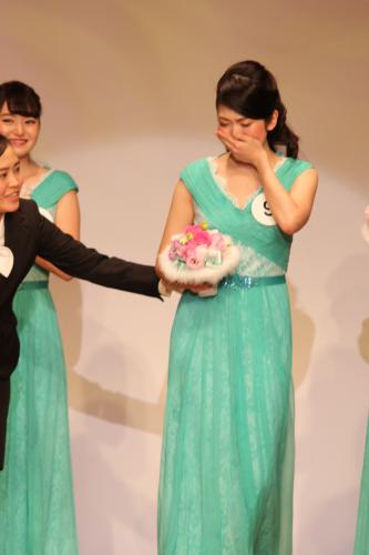 ＜第４８回ミス日本コンテスト２０１６＞「ミス着物」に選ばれ、感極まる織茂璃穏