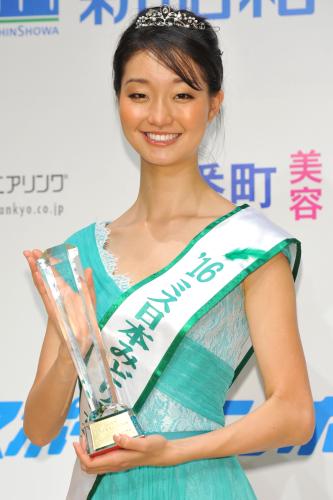 「第４８回ミス日本コンテスト２０１６」で「みどりの女神」を受賞した飯塚帆南さん