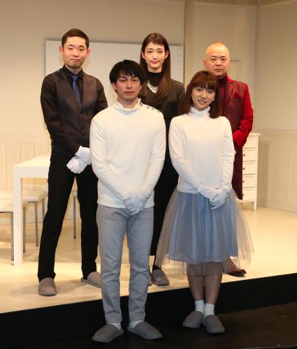 舞台「カサネ」初日記者発表会を行った（前列左から）遠藤雄弥、高城亜樹、（後列左から）今野浩喜、入山法子、酒井敏也