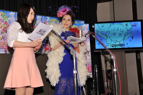 映画「プリパラ　み～んなのあこがれ♪レッツゴー☆プリパリ」公開アフレコ取材に出席した川栄李奈（左）とデヴィ夫人