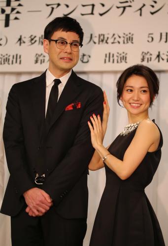２人芝居の舞台に挑む鈴木浩介（左）と大島優子