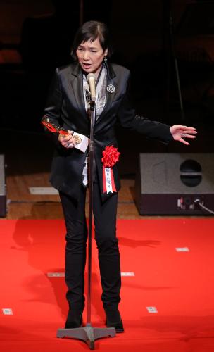 毎日映画コンクール表彰式、田中絹代賞を受賞した桃井かおり
