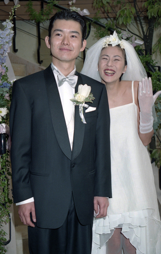 ９４年に挙式、披露宴を行った渡部篤郎（左）とＲＩＫＡＣＯ