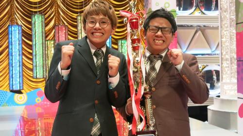 ＮＨＫ上方漫才コンテストで優勝した「ミキ」の弟の亜生（左）と兄の昴生