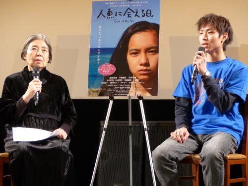 映画「人魚に会える日。」の公開記念イベントでトークショーを行った樹木希林と仲村颯悟監督
