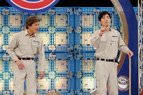 テレビ初公開のコントを披露するジャルジャル（左から福徳秀介、後藤淳平）（Ｃ）カンテレ