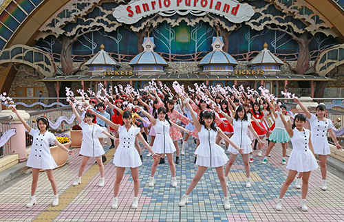 サンリオピューロランドでユニドルと踊るこぶしファクトリーのメンバー（Ｃ）２０１６　ＳＡＮＲＩＯ　ＣＯ．，　ＬＴＤ．