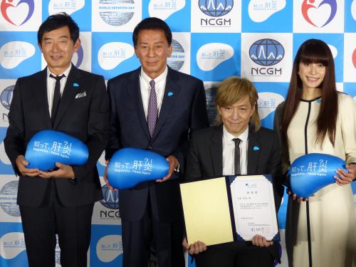 「知って、肝炎プロジェクト」をＰＲする（左から）石田純一、杉良太郎、小室哲哉、上原多香子