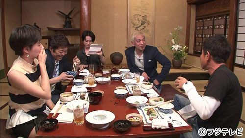 「ダウンタウンなう」に出演する（左から）ホラン千秋、坂上忍、菅田将暉、松本人志、浜田雅功