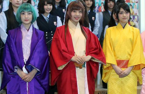 舞台「じょしらく弐」に出演する乃木坂４６の（前列左から）生駒里奈、能條愛未、松村沙友理