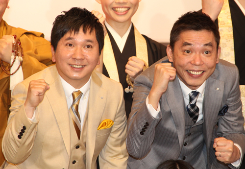 舛添都知事についてラジオ番組内で言及する「爆笑問題」の田中裕二（左）と太田光