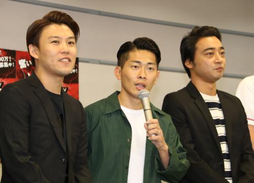 「キングオブコント２０１６」大会開催決定会見に登場した「ジャングルポケット」の（左から）おたけ、太田博久、斉藤慎二