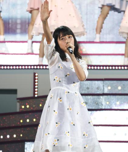 乃木坂４６の深川麻衣が卒業コンサートで熱唱