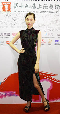 上海国際映画祭で出演映画「高台家の人々」が上映され現地入りした水原希子