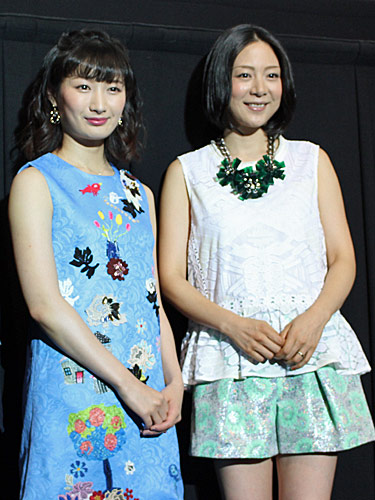 大阪市内で舞台あいさつした武田梨奈（左）と植村花菜