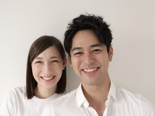 結婚を発表した妻夫木聡とマイコ