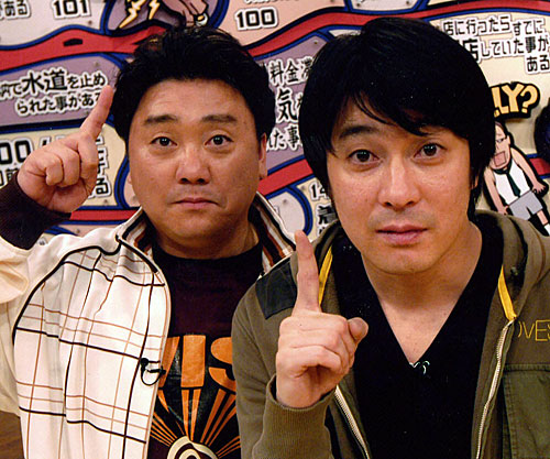 「極楽とんぼ」の（左から）山本圭壱、加藤浩次（２００６年撮影）