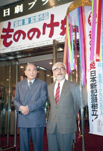 １９９７年７月に劇場公開した宮崎駿監督（右）の「もののけ姫」。１９３億円のメガヒットを記録し、当時の日本映画の歴代興行収入１位を塗り替えた