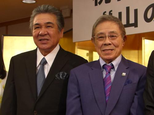 「山の日」制定記念曲発表会に出席した北島三郎（右）と鳥羽一郎
