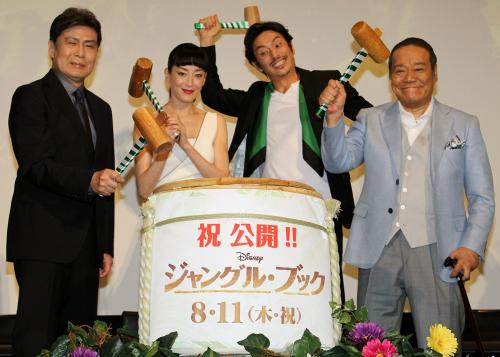 映画「ジャングル・ブック」特別先行上映会で舞台あいさつを行った（左から）松本幸四郎、宮沢りえ、伊勢谷友介、西田敏行