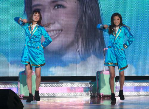 姉妹ユニット「ＳｈｕｕＫａＲｅｎ」として活動することになった、藤井夏恋（左）と藤井萩花