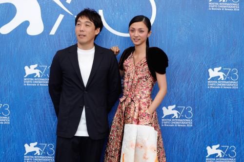 ベネチア国際映画祭で上映された映画「愚行録」に出演の満島ひかり、石川慶監督