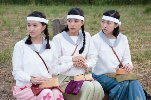 ＮＨＫ連続テレビ小説「べっぴんさん」で共演する（左から）百田夏菜子、芳根京子、土村芳