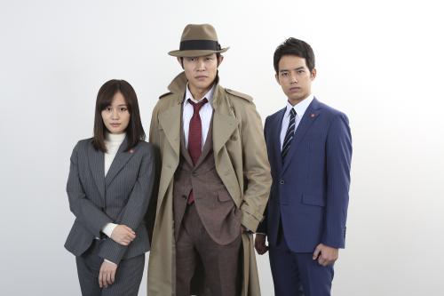 ドラマ「銭形警部」に出演する（左から）前田敦子、鈴木亮平、三浦貴大