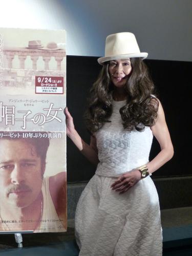映画「白い帽子の女」のトークショーを行った萬田久子